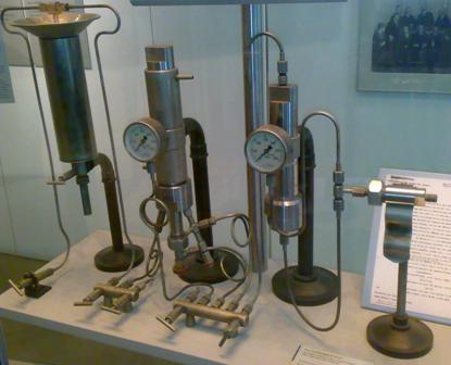 The apparatus devised by Fritz Haber to synthesise ammonia from nitrogen and hydrogen